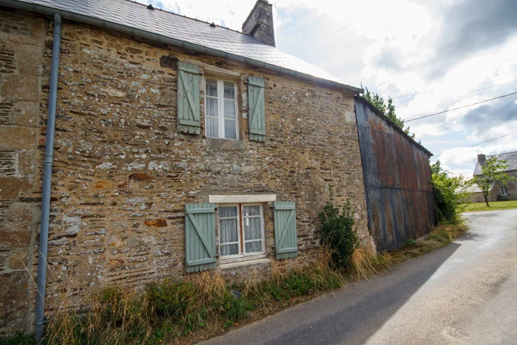 Manche: Character Semi Detached House to Renovate in Beautiful Normandie Countryside. photo 2