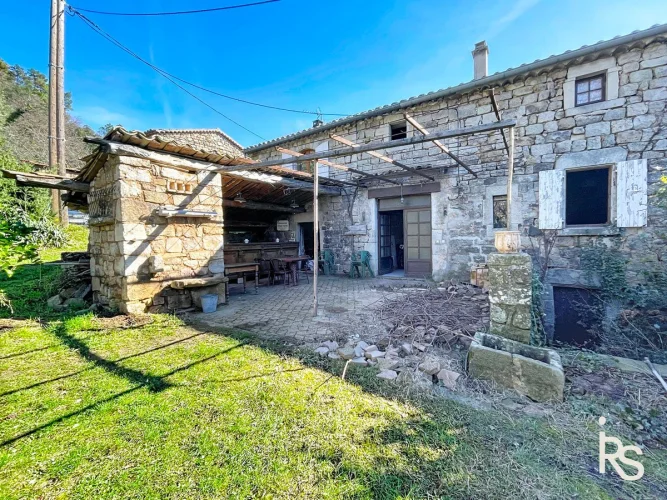 A Pair of Stone Houses to Renovate, 221 m², with 8.78 ha of Land, Including 3,440 m² Nearby photo 2