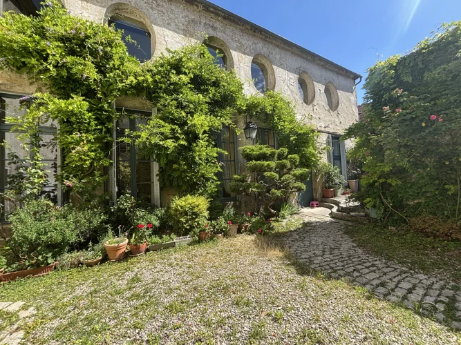 Beautiful Residence in the Town Centre of Chatillon Sur Seine (21) Av