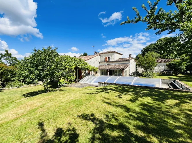 Charming Stone House with Swimming Pool and Studio
