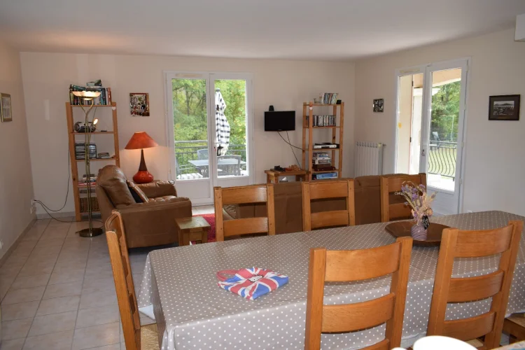 Villa Close to Town Quiet Location Ready to Move in. photo 5
