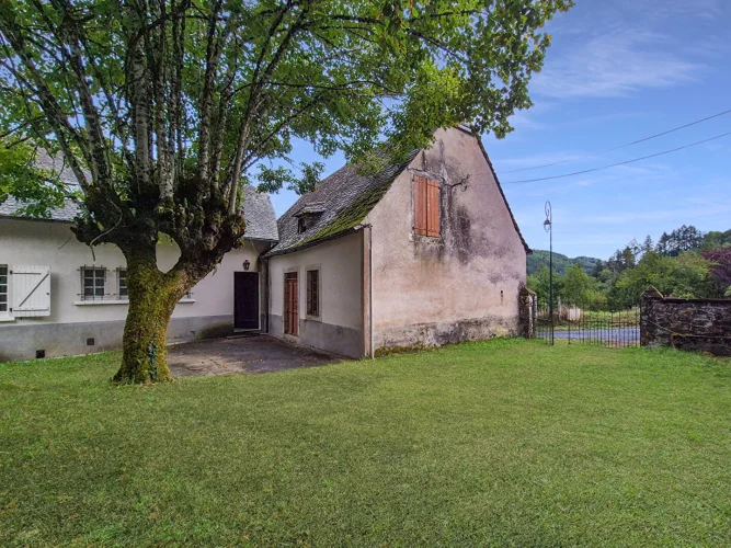 Correze. Near Argentat. Countryside Home with 4 Bedrooms, a Connecting Second House for Renovation, Outbuilding and Lan… photo 3