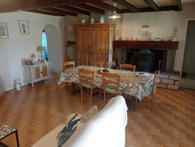 Spacious Character House photo 4
