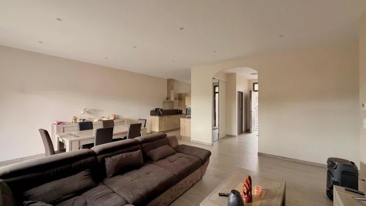 Set in a Quiet and Sought-after Location in Roquelaure, this 99 m² House Offers a Pleasant Living photo 4