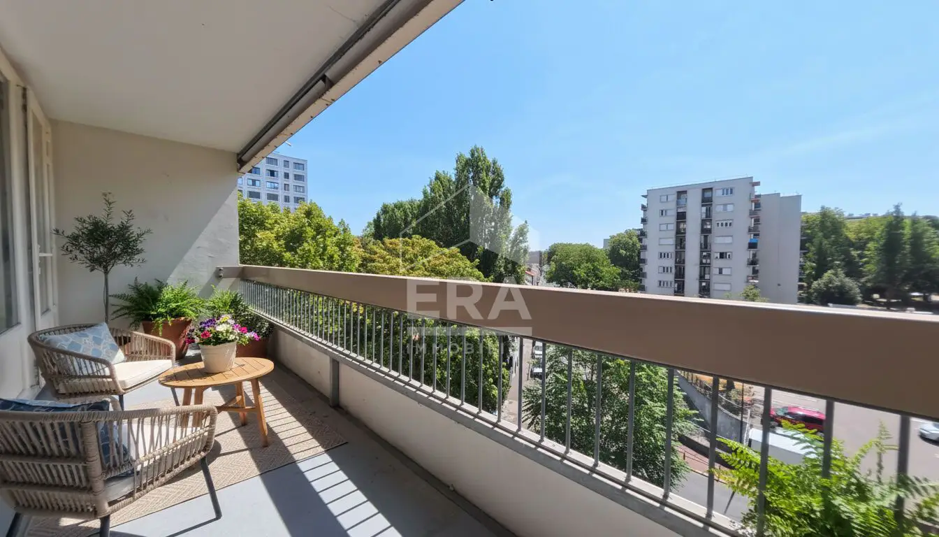 Apartment for sale in Saint Denis — 3 bedrooms, 85 m²