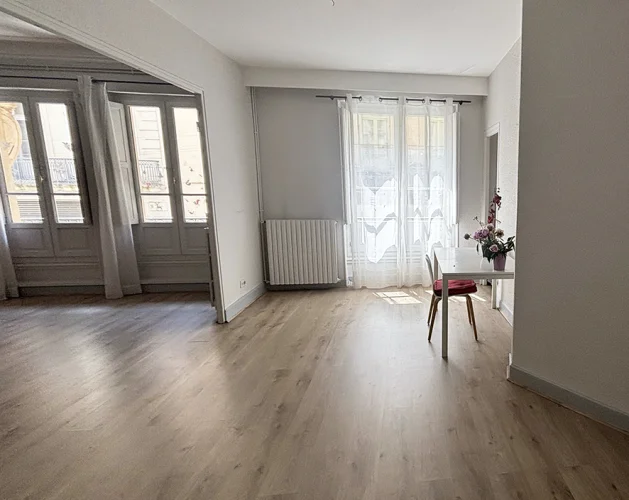 Haussmann Apartment with Private Terrace in Centre photo 5