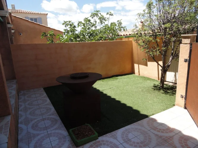 2007 Villa with 117.26 m² Living Area, with Veranda, Living-Dining Room with Fireplace and Reversible Air Conditioning, … photo 3