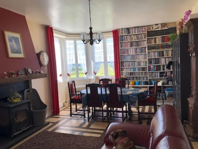 Exciting Opportunity, Ideal Home and Income or Dual Family Occupancy. 7 Bed Detached Very Light, Very Spacious House Wit…