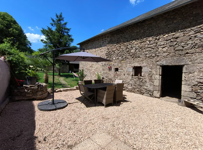 Creuse-Charming Two-Bedroom Semi-Detached Cottage with 2.4 Hectares of Land photo 2