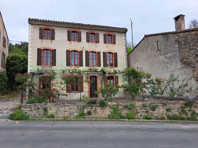 Large Family Home with Garden, Garage and Outbuildings