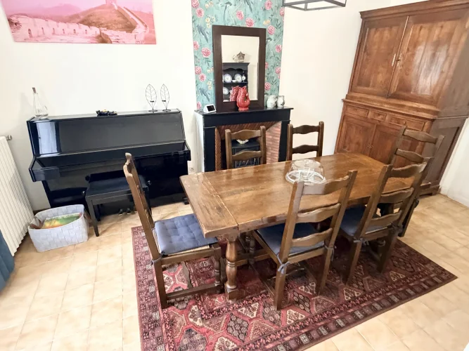Large Renovated House in the Centre of a Lively Town with Train Station photo 5