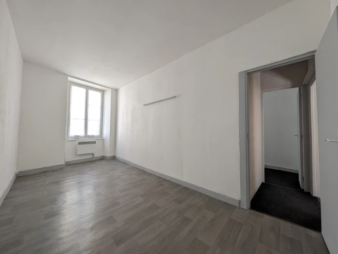 Rental Investment Building: 2 Flats + 1 Commercial Local photo 3