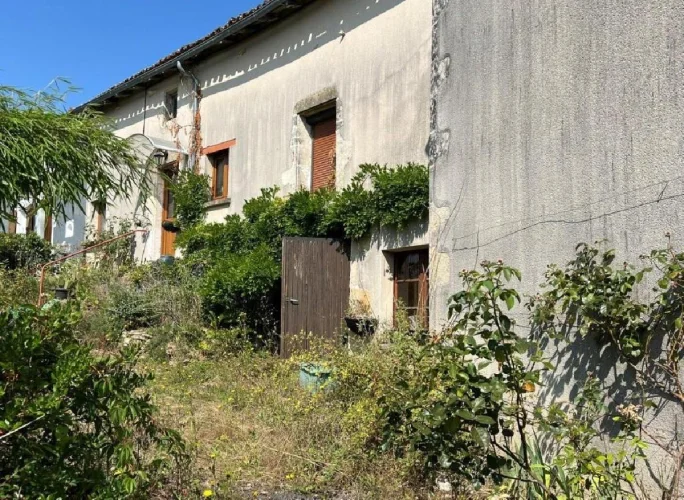 2 Bed House for Sale in Champagne-Mouton photo 2