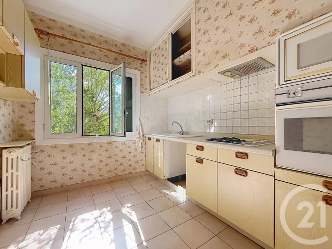 Beziers Notre-Dame District: Corner House with Character and Strong Potential photo 5