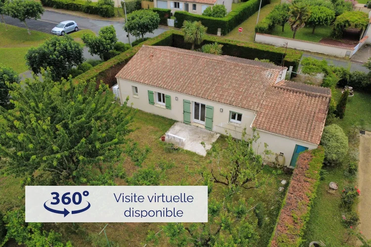 Single-Storey House with 3 Bedrooms, Garage and Garden