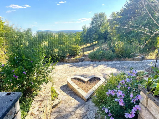 Beautiful Countryside Cottage with Land photo 3