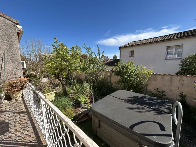 3-Bedroom Villa with Basement and Garage photo 2