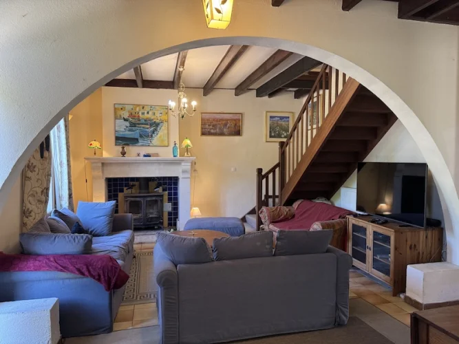 Impressive house with river frontage, large garden and swimming pool photo 4