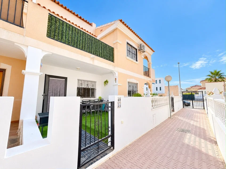 Town house in La Zenia, Alicante province
