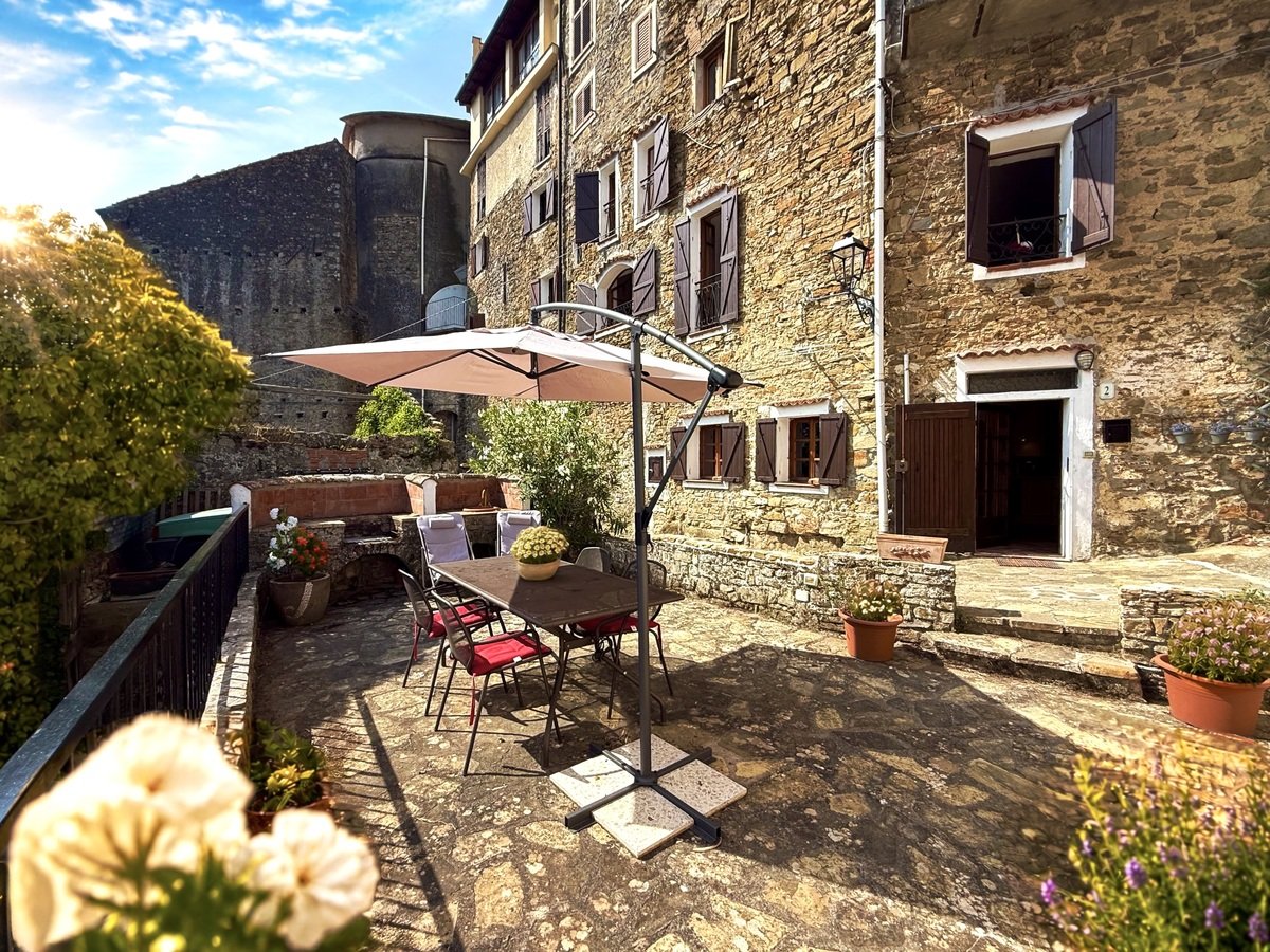 2 bedrooms apartment, 130 m² Perinaldo, Imperia (province)