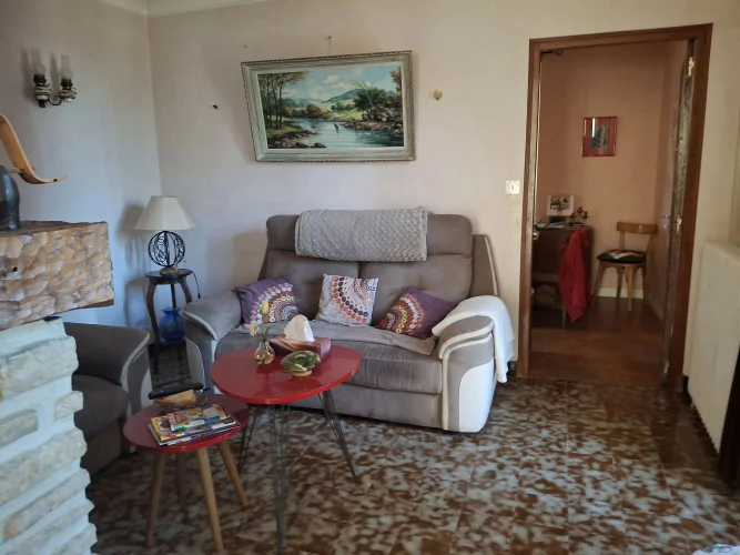 Spacious Family Home with 2 Hectares of Land, Extensive Outbuildings and Beautiful Countryside Views photo 4