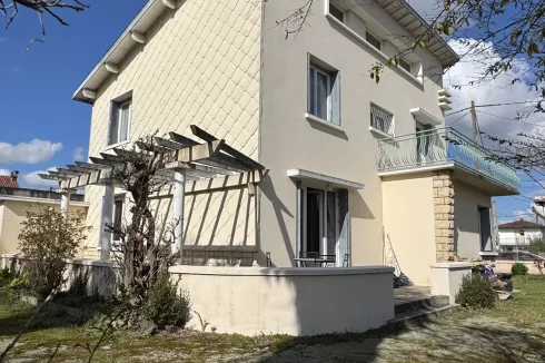 Townhouse Villa with Garden photo 3