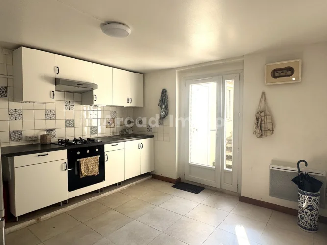 Charming House, Two Bedrooms, a Small Garden and a Garage. photo 2