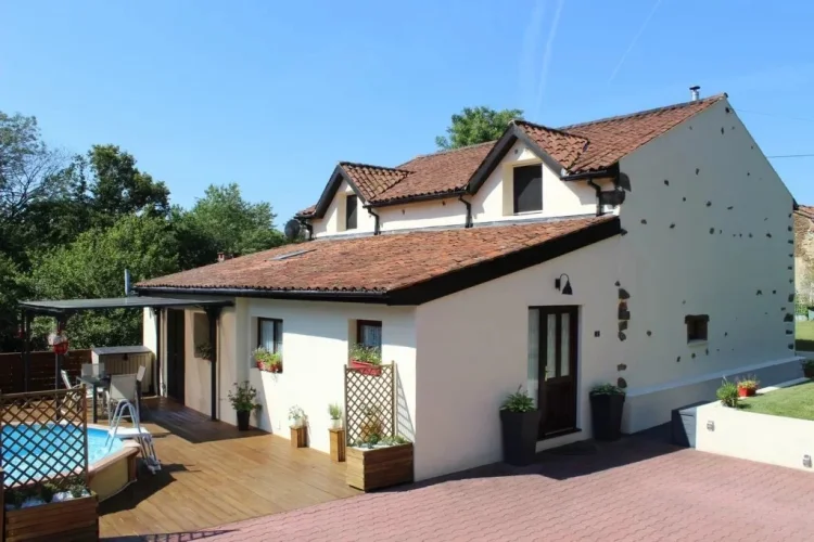 Detached Country House with 4 Bedrooms, 3 Bathrooms