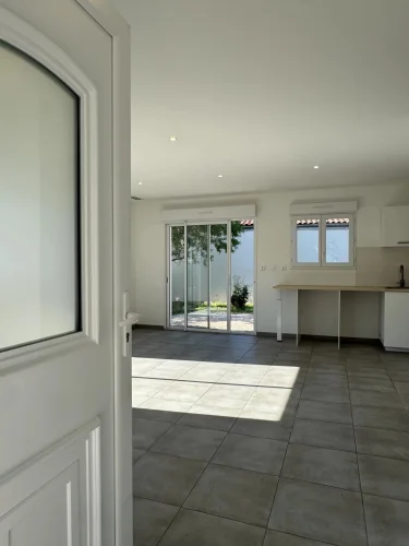 2019 Villa with Garden photo 4