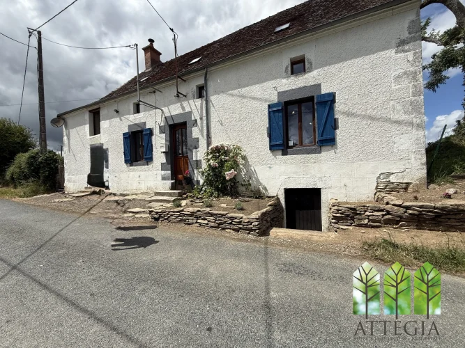 Character Equestrian Property with 2.3 Hectares (5.8 Acres) of Adjoining Pastureland photo 2