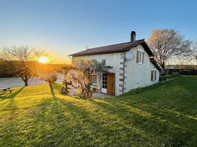 Renovated Traditional Stone Cottage, Brossac, Charente