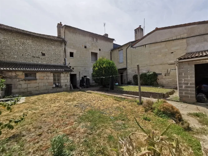 Superb Character Home in Loudun, 7 Rooms, 188 m² photo 4