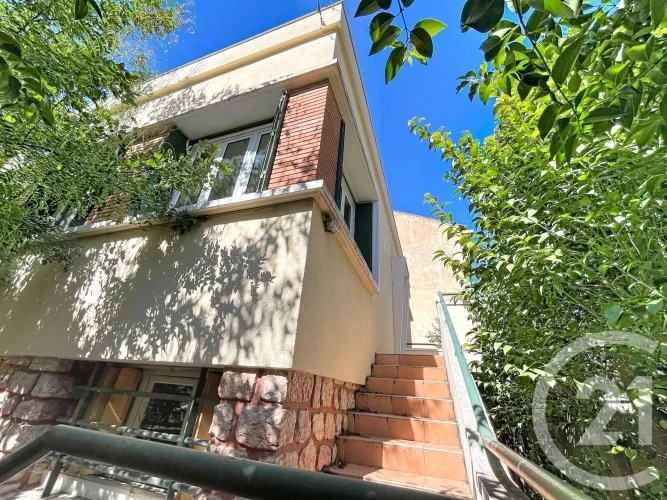 Beziers Notre-Dame District: Corner House with Character and Strong Potential photo 3