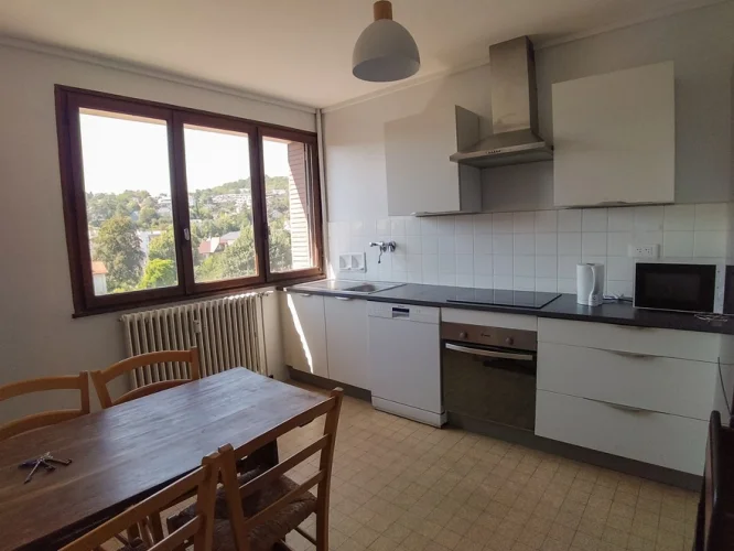 Pleasant 4-Room Apartment with an Unobstructed View photo 4