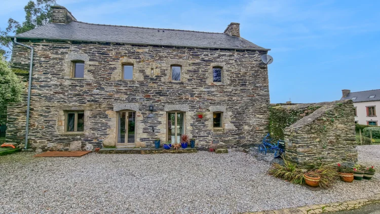 Côtes-D'armor, Merleac, Immaculate 4/5 Bedroom Detached Stone House (1800s) in Peaceful Countryside, being Sold Partly F…
