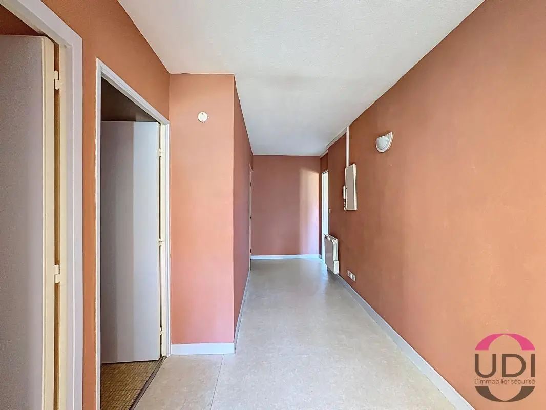 Apartment for sale in Montluçon — 1 bedroom, 49 m² photo 5