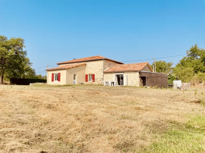 Let yourself be Seduced by this Stone Country House, Set on