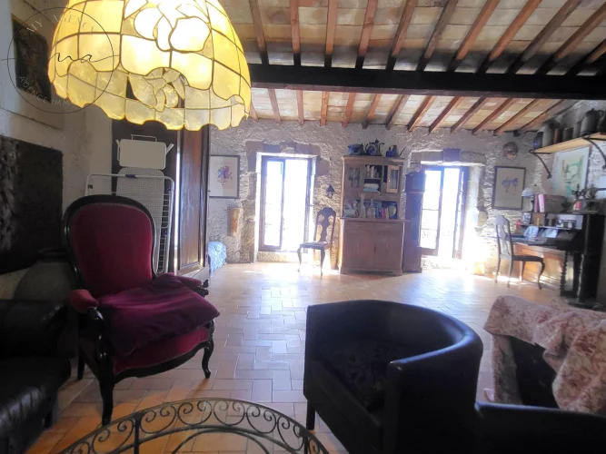Caux - Charming Village House, 4 Rooms, 2 Bedrooms, Located 2 Steps from the Village Center, with Beautiful Potential photo 2