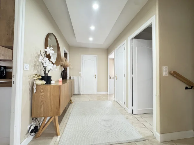 House in Perfect Condition Close to Amenities photo 5