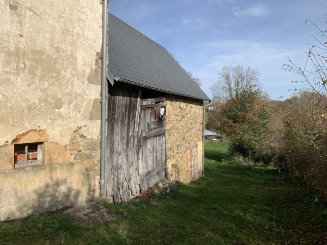 Auv 1205: Nice Large Building to Renovate on Parcel, Views, photo 3