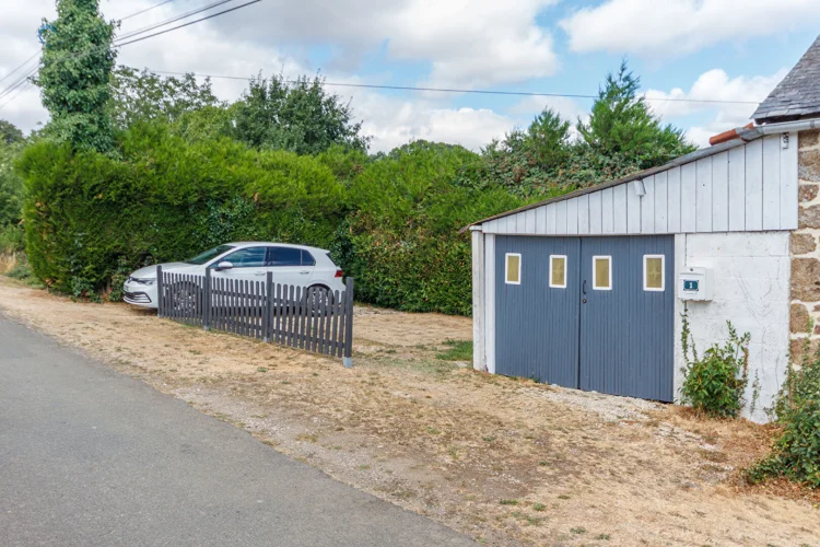Mayenne: Charming Semi-Detached Cottage 2/3 Bedrooms, Enclosed Garden, Garage photo 3
