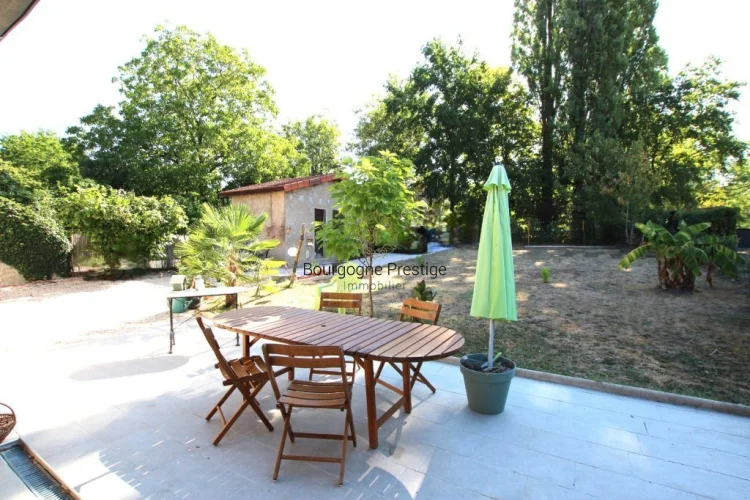In Exclusive – Charming Village House with Terrace and Garden, 15 Minutes from Tournus photo 3
