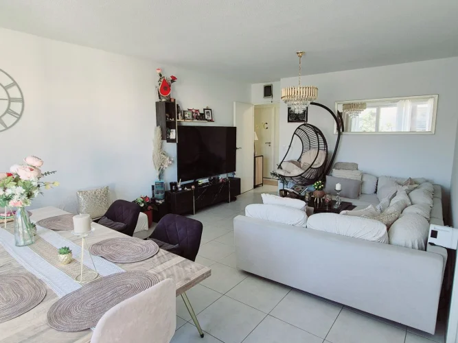 3 Bed Apartment for Sale in Montpellier photo 2