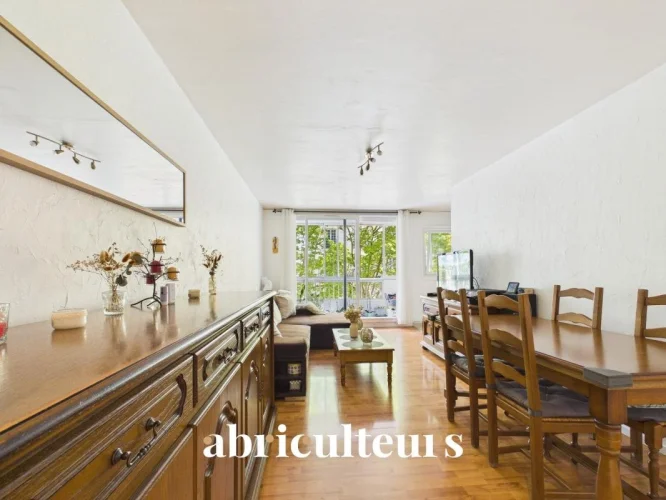 Argenteuil City Centre, 4-Room Apartment of 76 m² with 3 Bedrooms, Loggia, Parking and Cellar photo 4