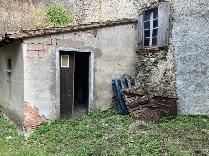 Small Foothold to Renovate photo 2