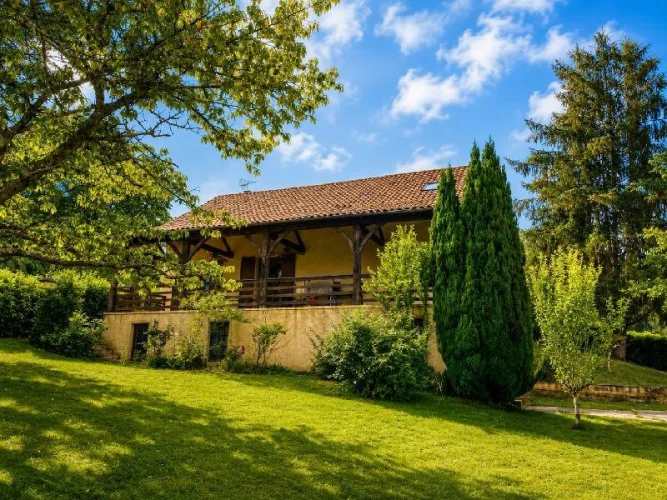 House This Charming Périgord-Style House Will Appeal to you with its Excellent Overall Condition as Well as