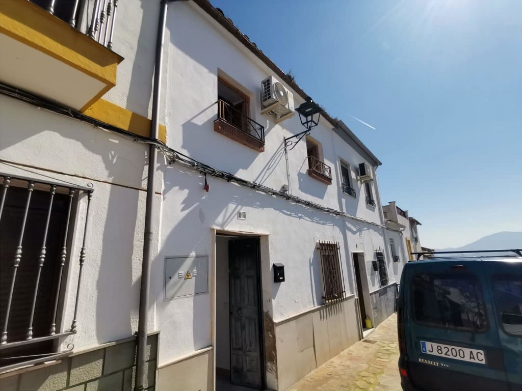 Townhouse for sale in Martos, Jaén photo 2