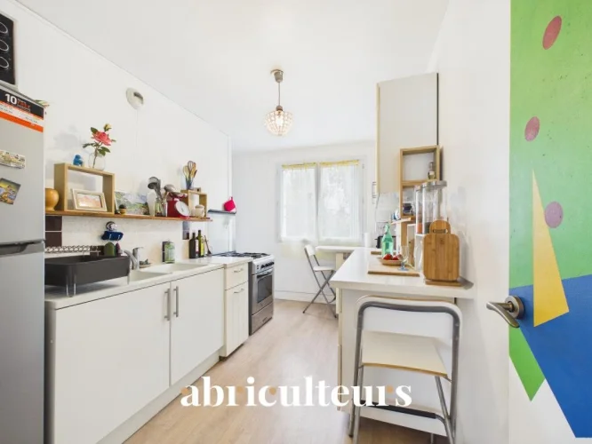 Saint Herblain – Beautiful Renovated 2-Bedroom Apartment with Balcony photo 4