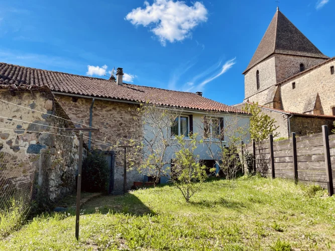 Village House with Basement, Barn, Courtyard and Garden photo 5