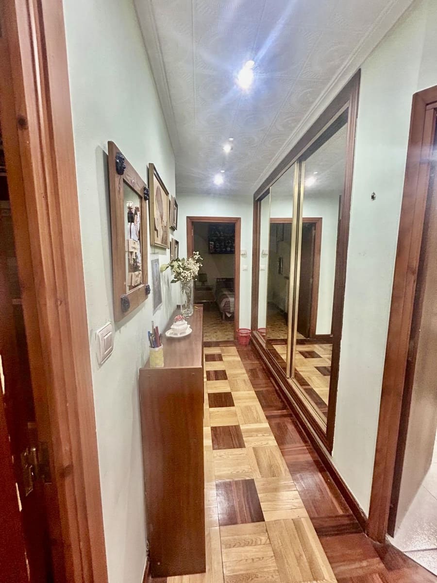 Apartment for sale in La Bañeza, León photo 4